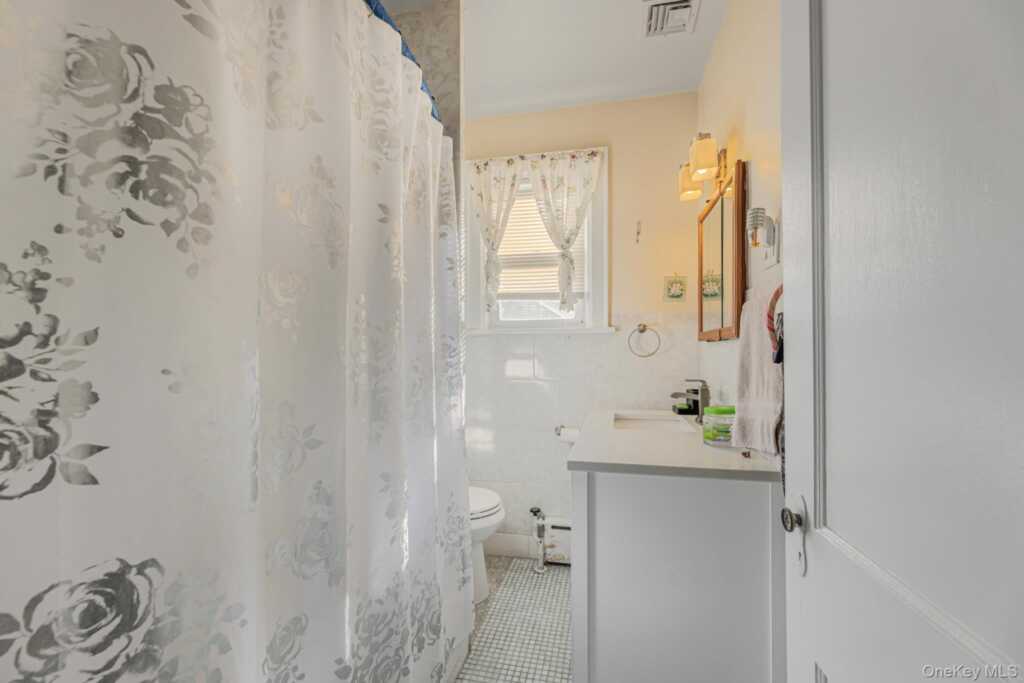 168 Stephenson Boulevard, New Rochelle, NY 10801 - Photo 13 of 22