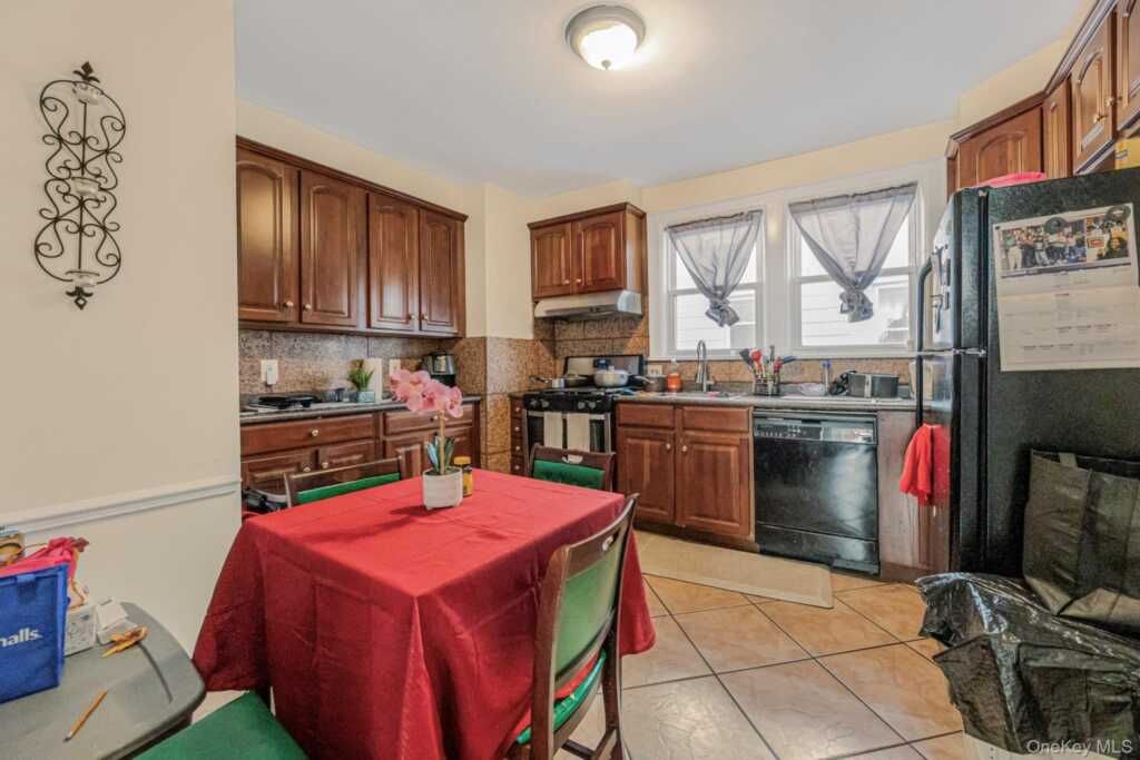 168 Stephenson Boulevard, New Rochelle, NY 10801 - Photo 18 of 22