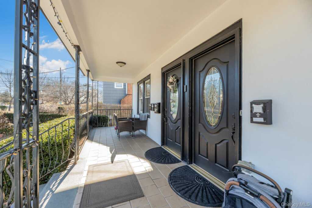 168 Stephenson Boulevard, New Rochelle, NY 10801 - Photo 4 of 22