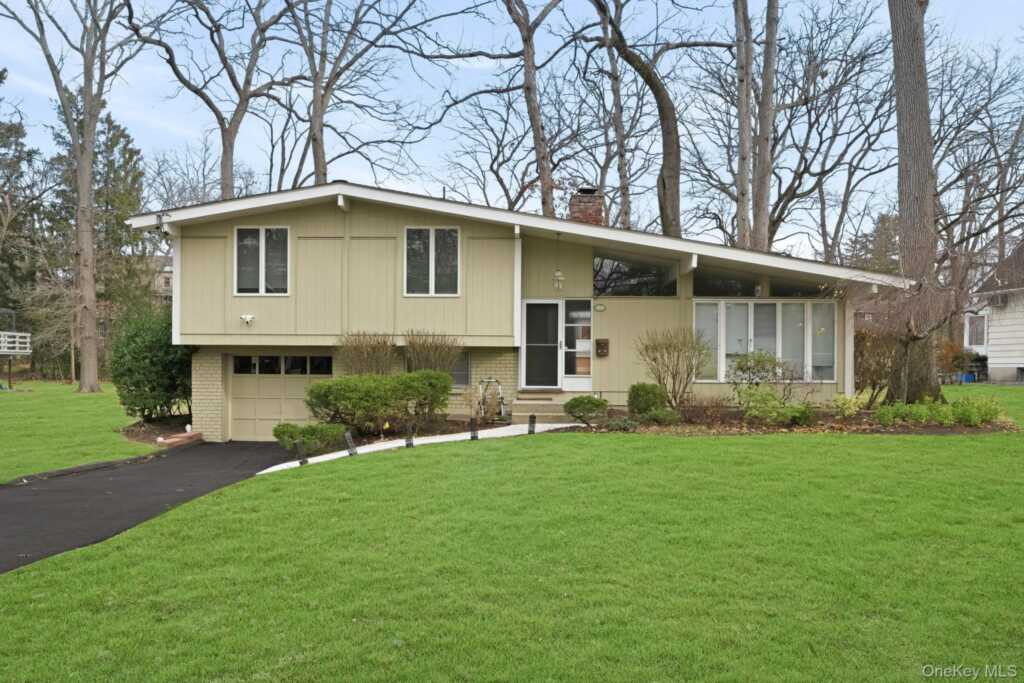 11 Oakley Road, White Plains, NY 10606