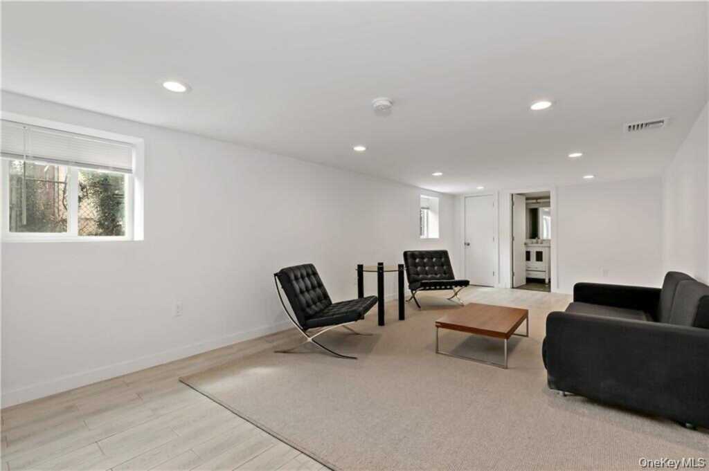 9 Lyons Place, New Rochelle, NY 10801 - Photo 11 of 28