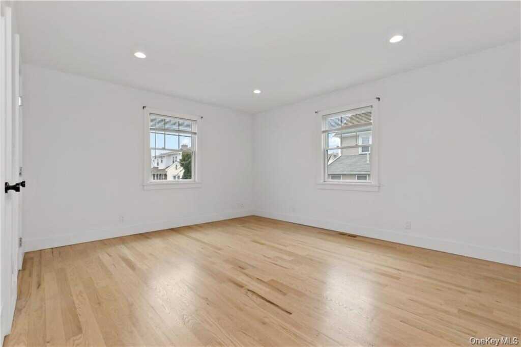 9 Lyons Place, New Rochelle, NY 10801 - Photo 16 of 28