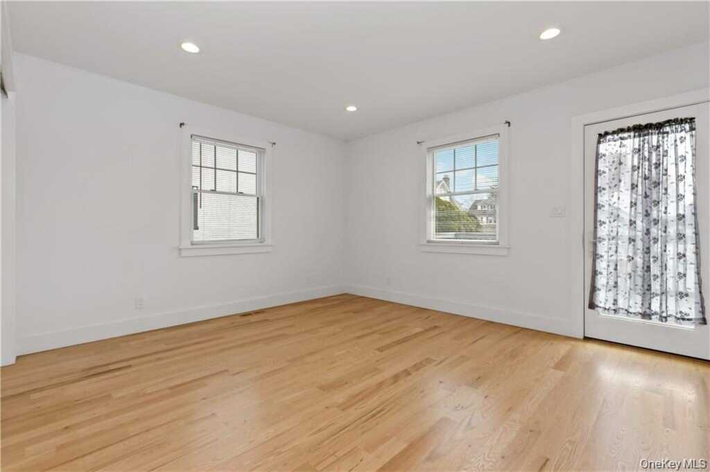 9 Lyons Place, New Rochelle, NY 10801 - Photo 17 of 28