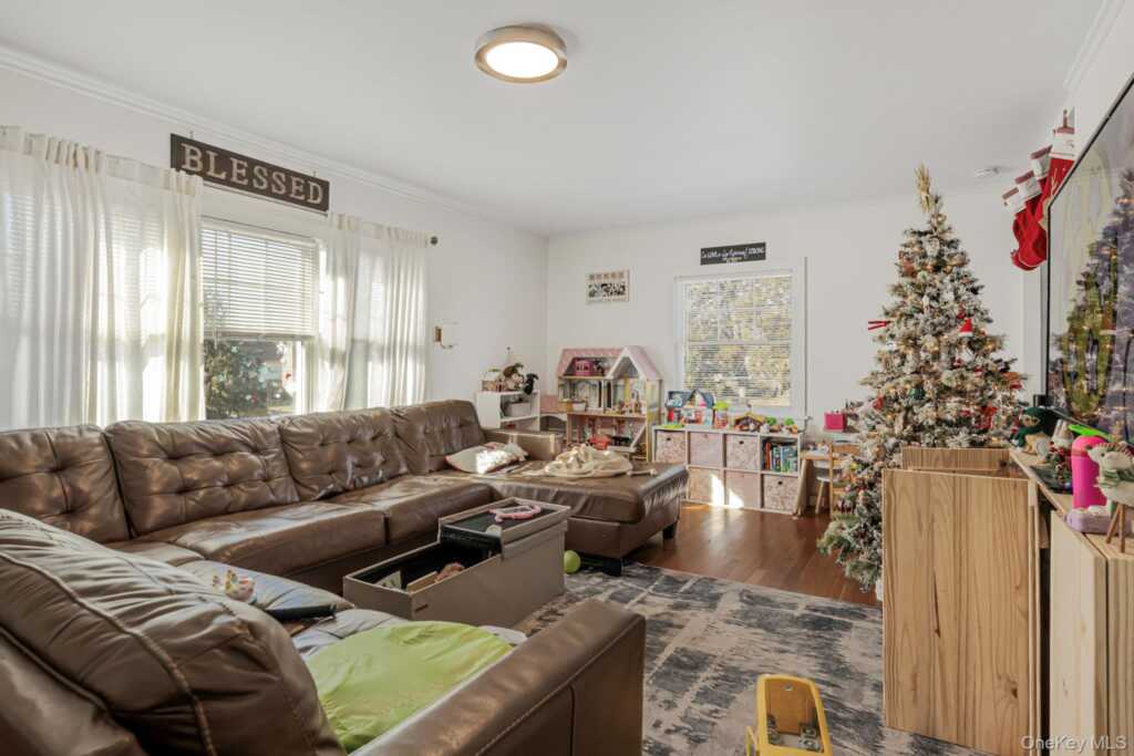 9 Lyons Place, New Rochelle, NY 10801 - Photo 26 of 28