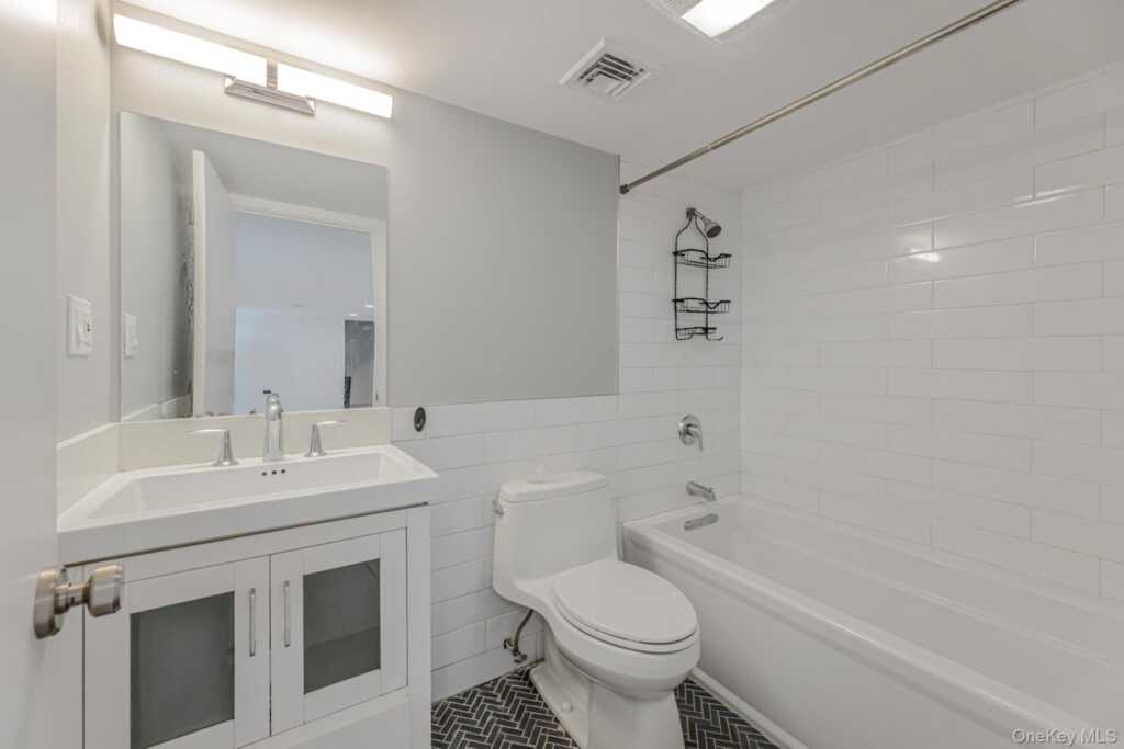 9 Lyons Place, New Rochelle, NY 10801 - Photo 9 of 28