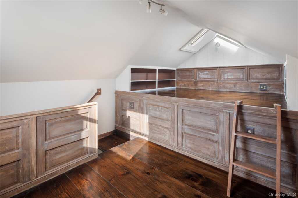 689 Mountain Road, New City, NY 10956 - Photo 12 of 28