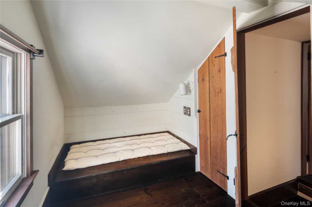 689 Mountain Road, New City, NY 10956 - Photo 16 of 28