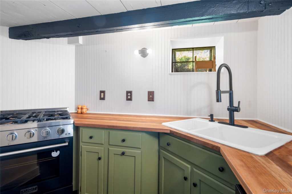 689 Mountain Road, New City, NY 10956 - Photo 21 of 28