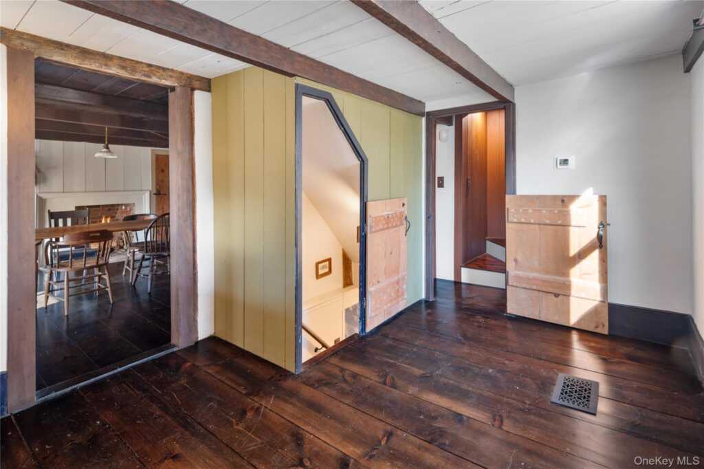 689 Mountain Road, New City, NY 10956 - Photo 3 of 28