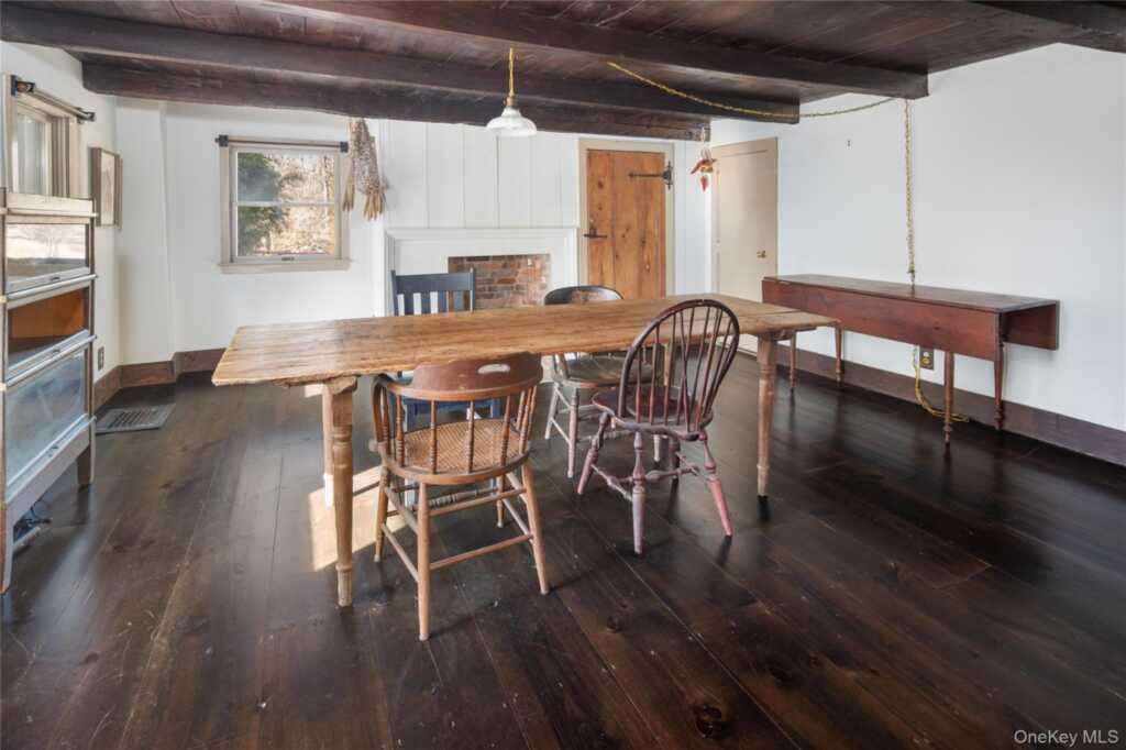 689 Mountain Road, New City, NY 10956 - Photo 4 of 28