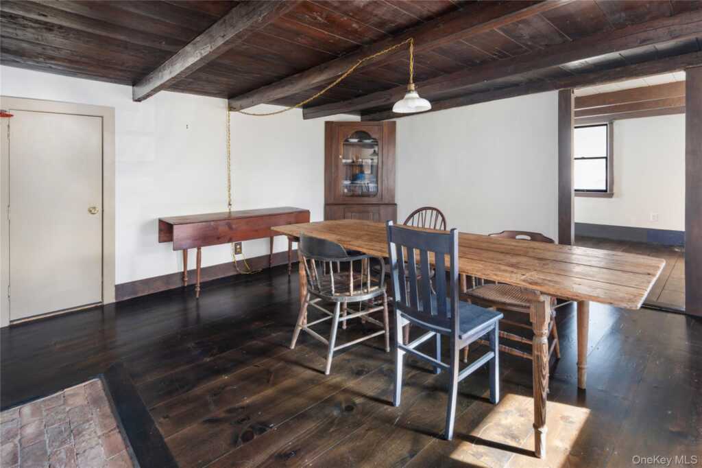 689 Mountain Road, New City, NY 10956 - Photo 5 of 28