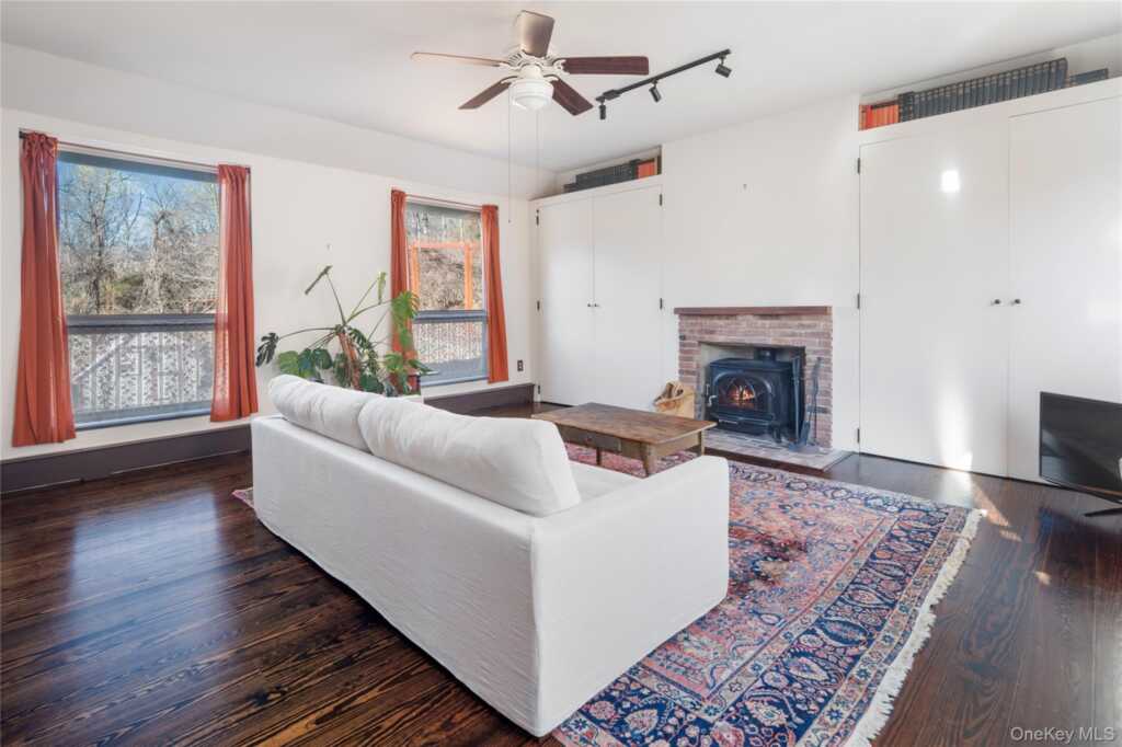 689 Mountain Road, New City, NY 10956 - Photo 8 of 28