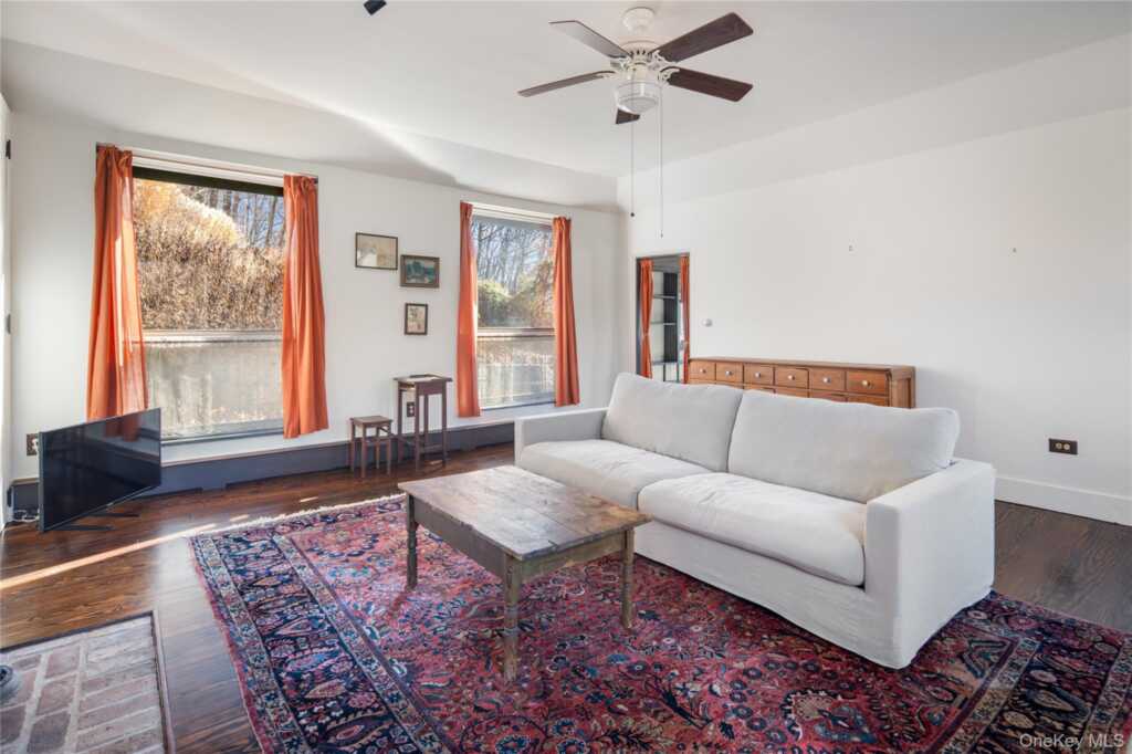 689 Mountain Road, New City, NY 10956 - Photo 9 of 28