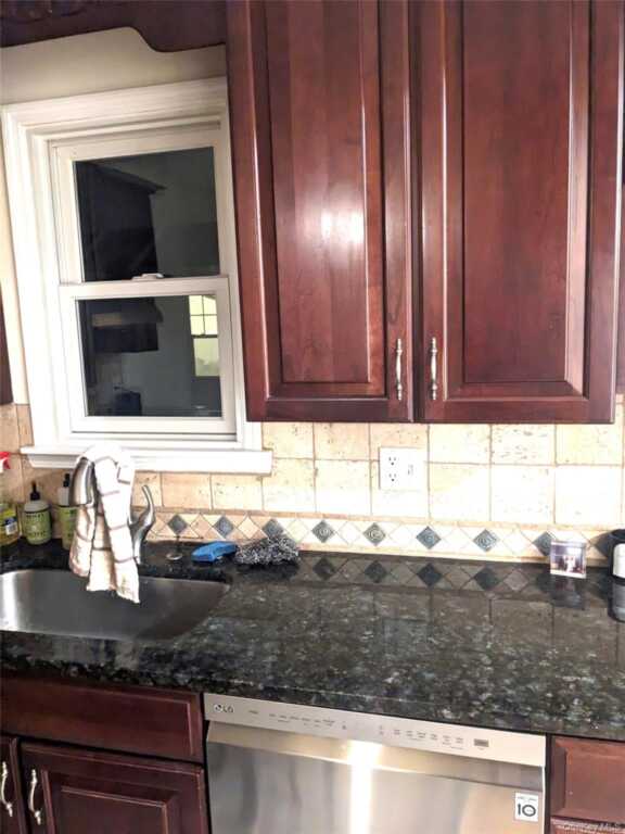 71 Longview Avenue, White Plains, NY 10605 - Photo 11 of 32