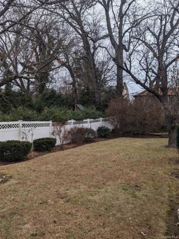 71 Longview Avenue, White Plains, NY 10605 - Photo 31 of 32