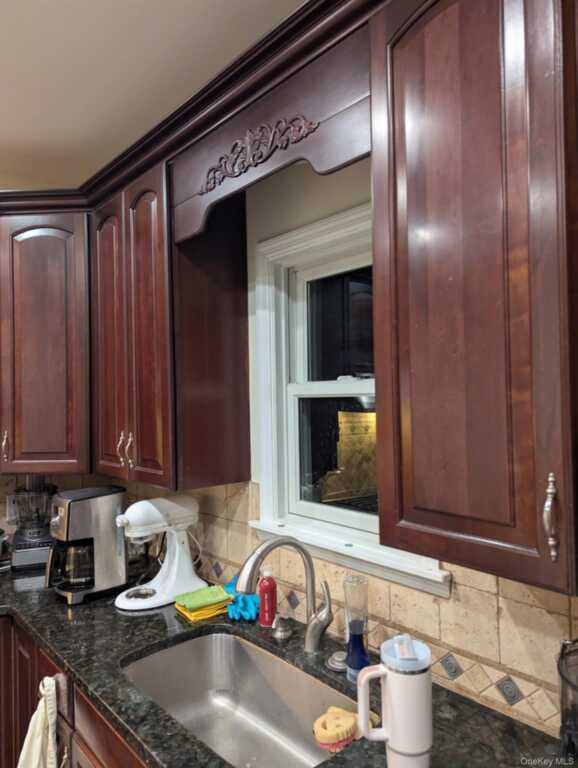 71 Longview Avenue, White Plains, NY 10605 - Photo 4 of 32