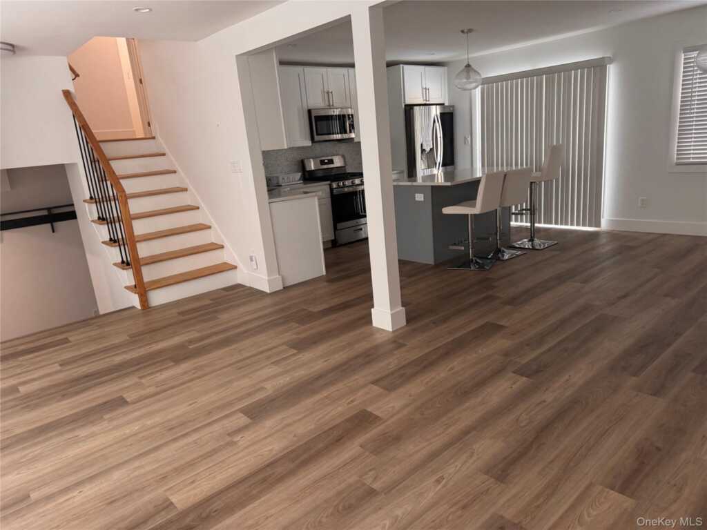 44 Twin Elms Lane, New City, NY 10956 - Photo 4 of 32