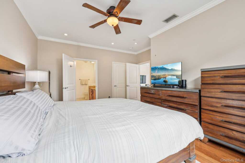 410 Westchester Avenue, Unit #202, Rye, NY 10573 - Photo 10 of 26