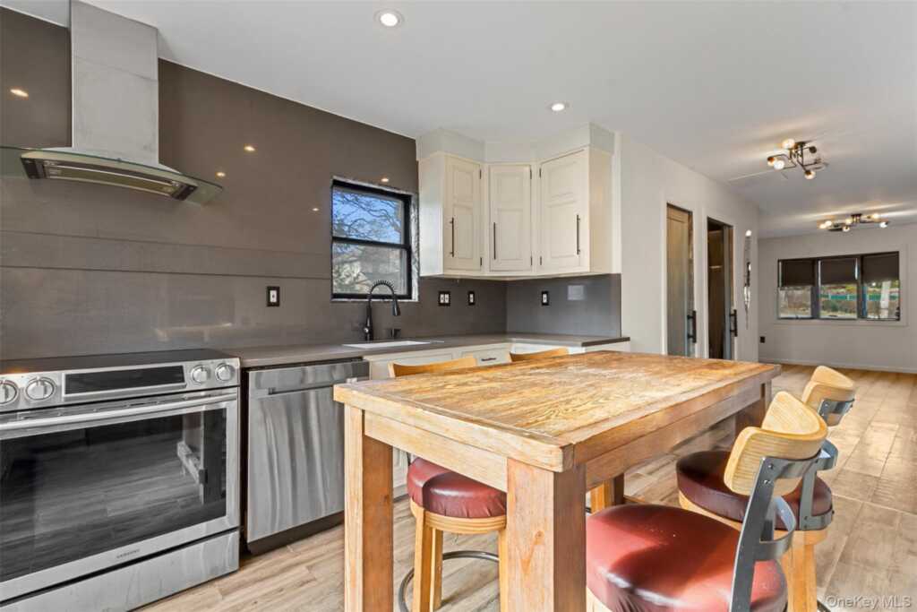 106 Remington, New Rochelle, NY 10801 - Photo 4 of 5