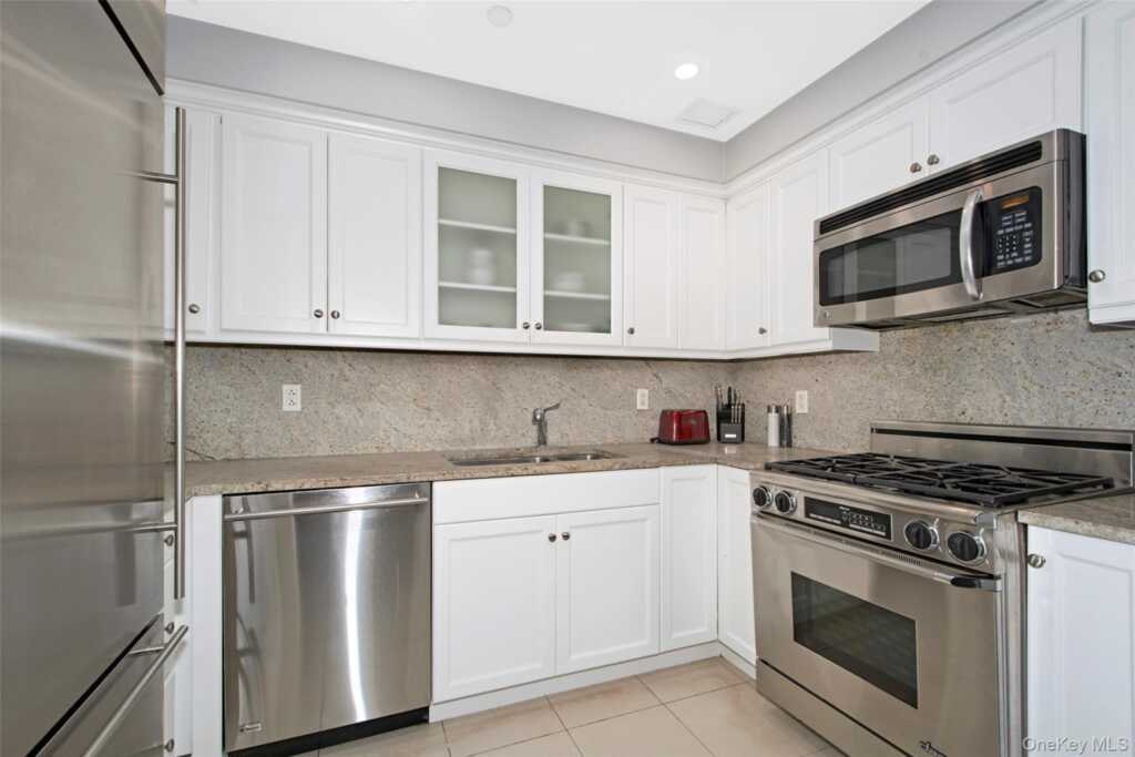 10 City Place, Unit #PH4C, White Plains, NY 10601 - Photo 14 of 38