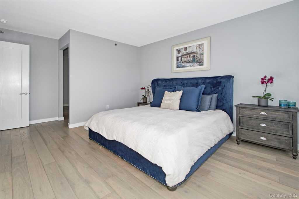 10 City Place, Unit #PH4C, White Plains, NY 10601 - Photo 17 of 38