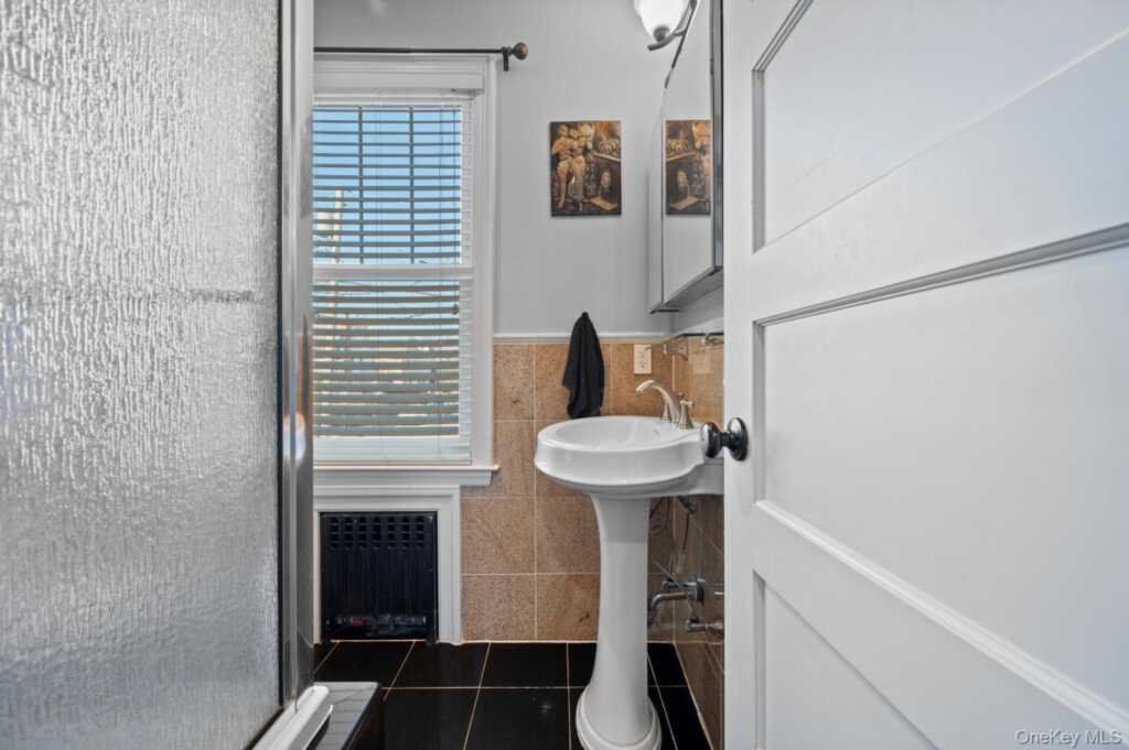 132 Mayflower Avenue, New Rochelle, NY 10801 - Photo 15 of 23