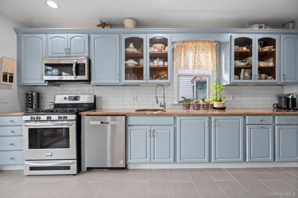 132 Mayflower Avenue, New Rochelle, NY 10801 - Photo 3 of 23