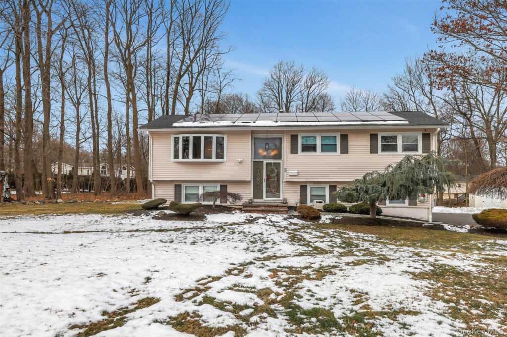 8 Jodi Lane, New City, NY 10956 - Photo 2 of 37