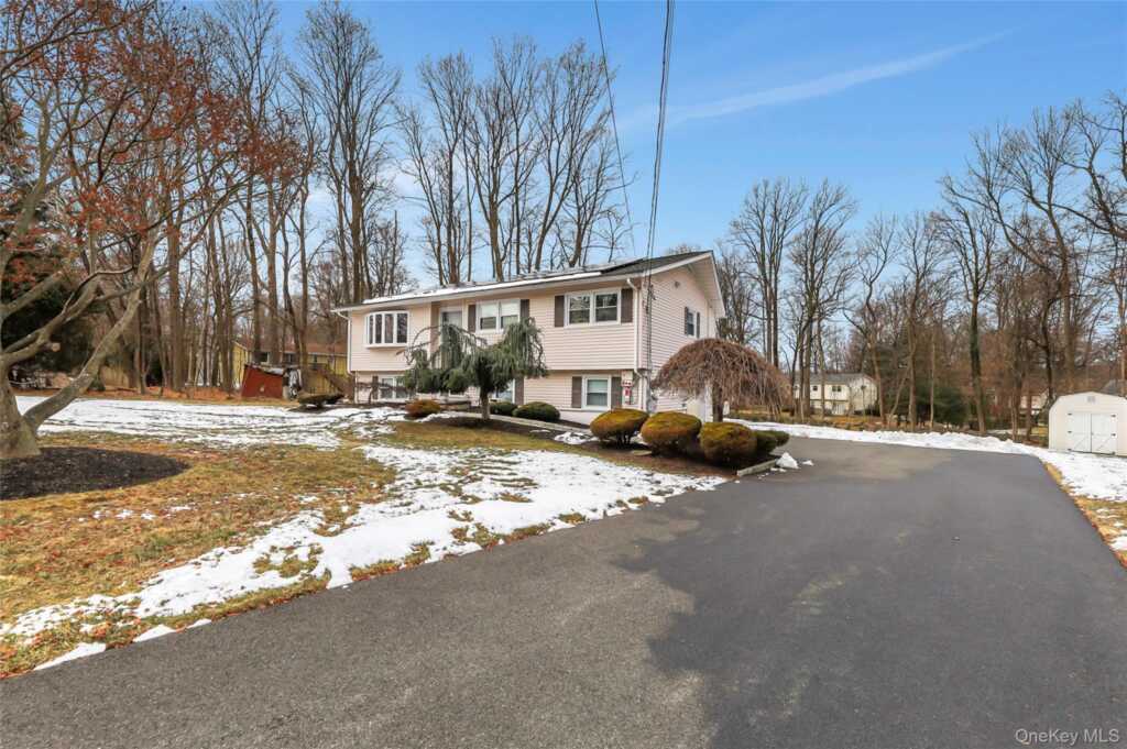 8 Jodi Lane, New City, NY 10956 - Photo 3 of 37