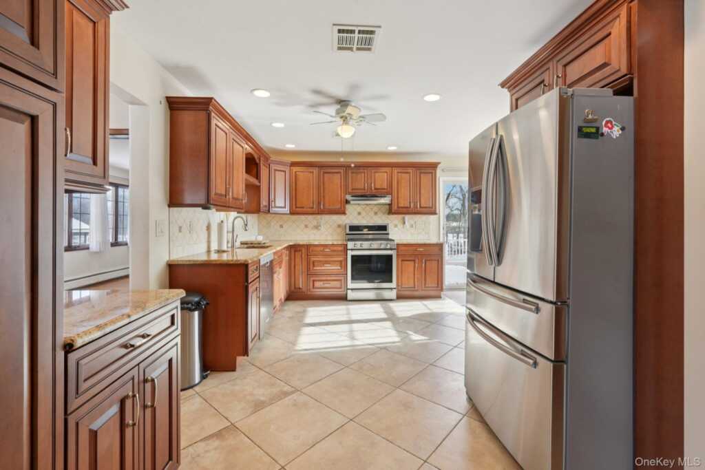 12 Stratford Place, New City, NY 10956 - Photo 15 of 47