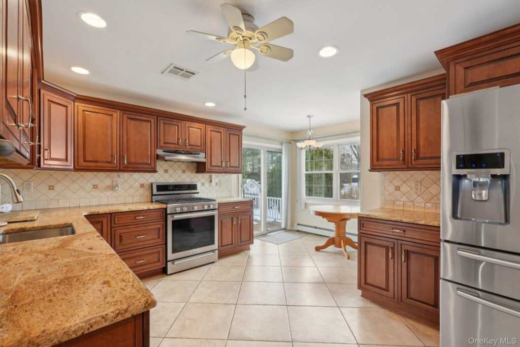 12 Stratford Place, New City, NY 10956 - Photo 16 of 47