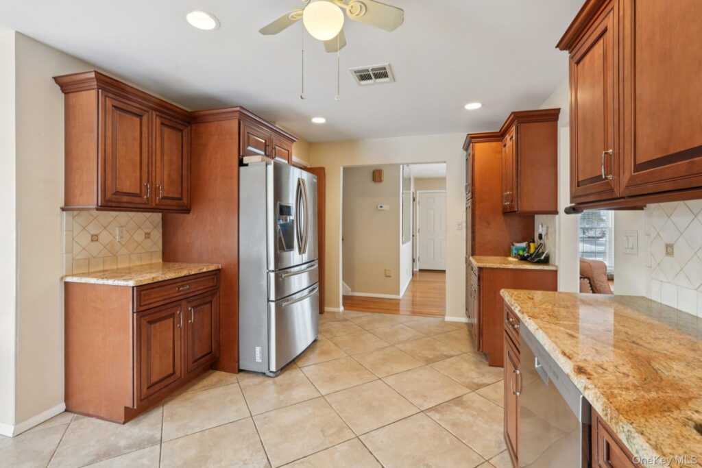 12 Stratford Place, New City, NY 10956 - Photo 19 of 47