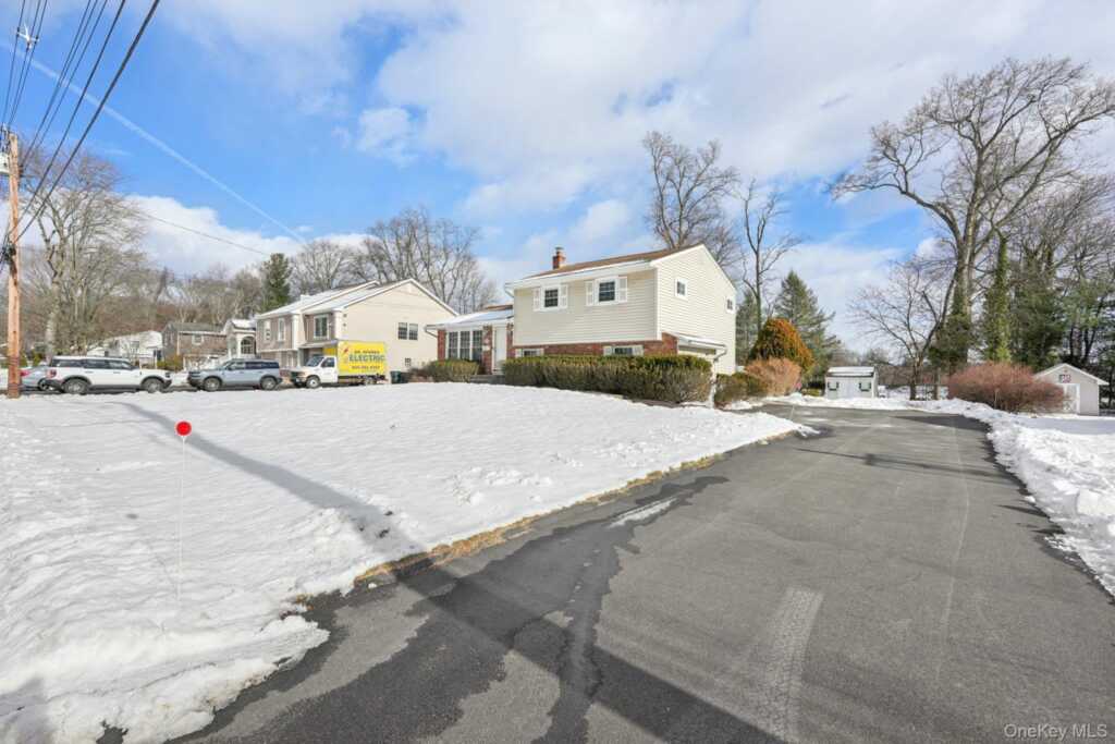 12 Stratford Place, New City, NY 10956 - Photo 2 of 47