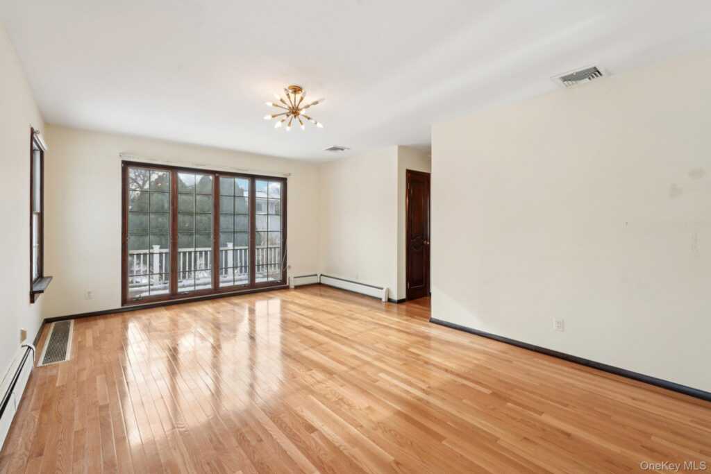 12 Stratford Place, New City, NY 10956 - Photo 24 of 47