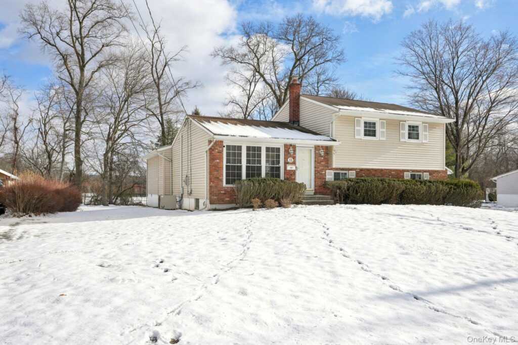 12 Stratford Place, New City, NY 10956 - Photo 3 of 47