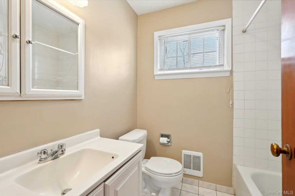 12 Stratford Place, New City, NY 10956 - Photo 35 of 47