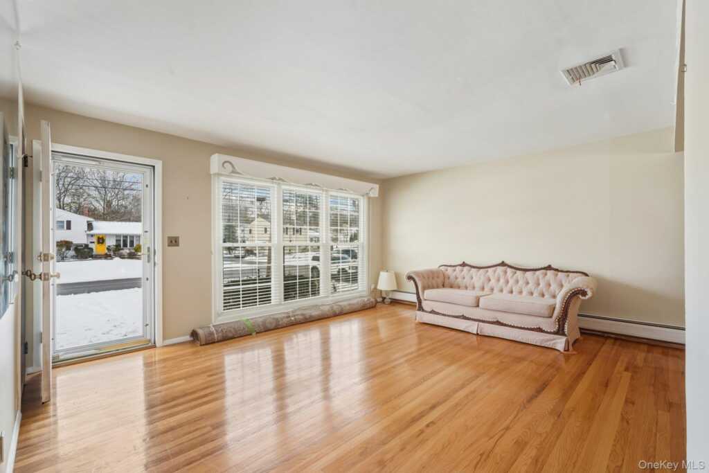 12 Stratford Place, New City, NY 10956 - Photo 5 of 47