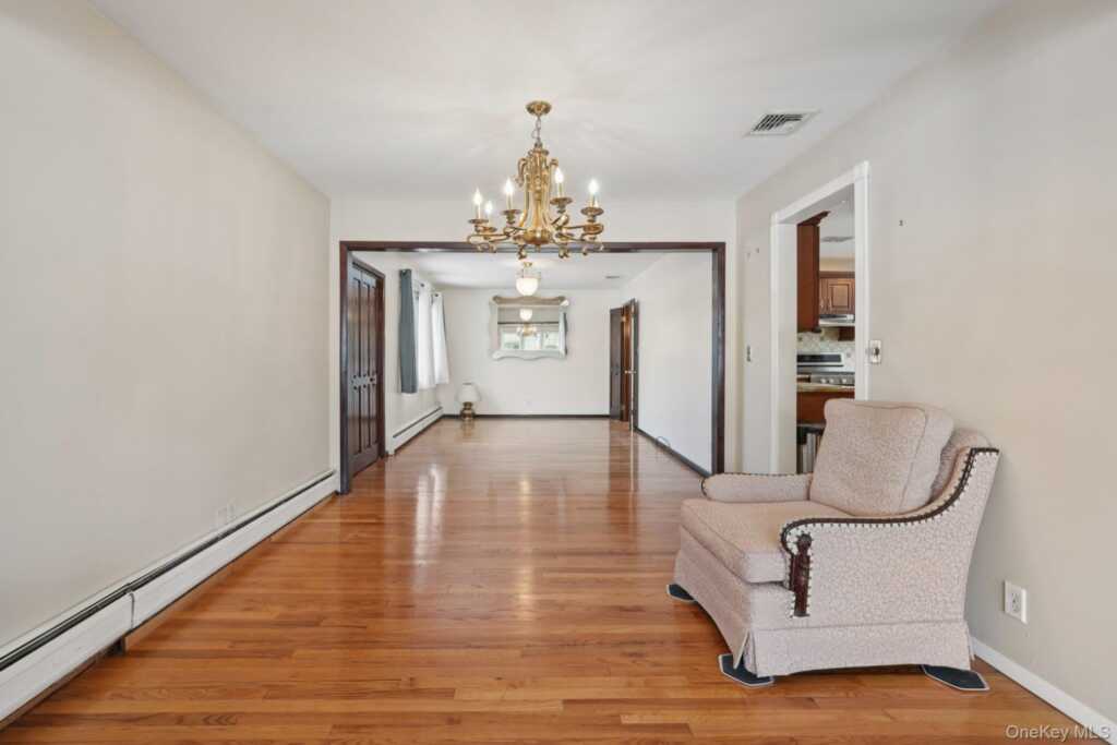 12 Stratford Place, New City, NY 10956 - Photo 9 of 47