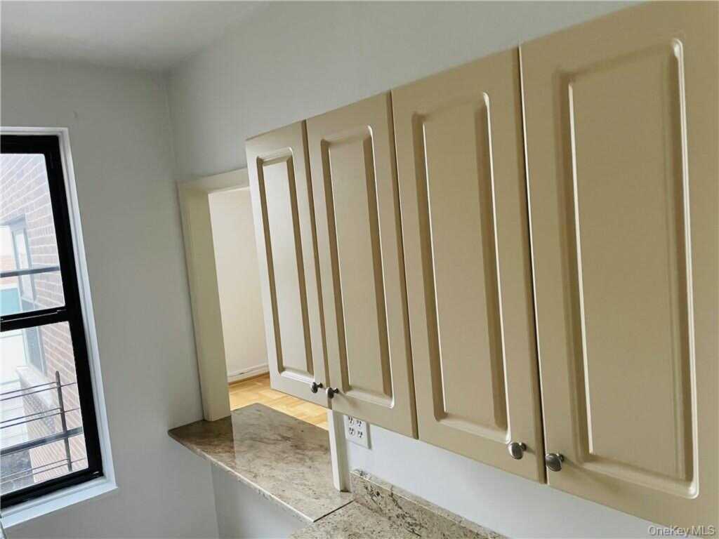 210 Martine Avenue, Unit #5N, White Plains, NY 10601 - Photo 8 of 9