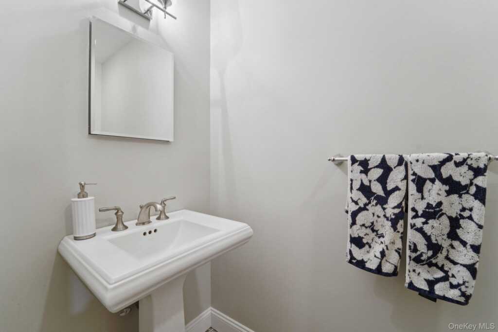 84 Townline Road, Nanuet, NY 10954 - Photo 13 of 44