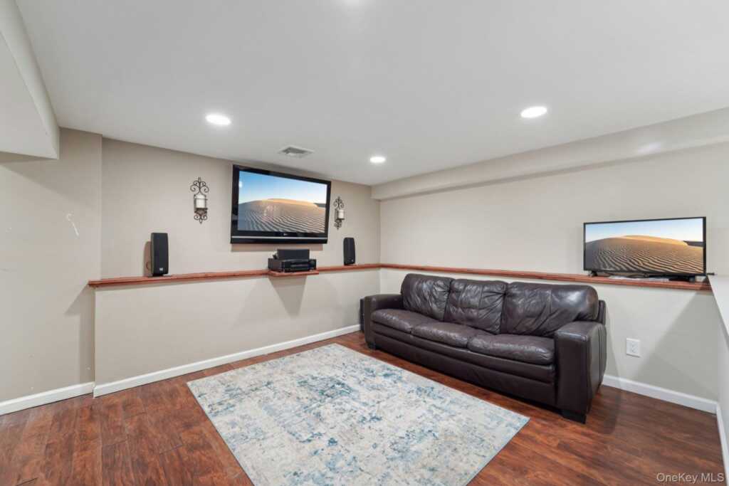 84 Townline Road, Nanuet, NY 10954 - Photo 38 of 44