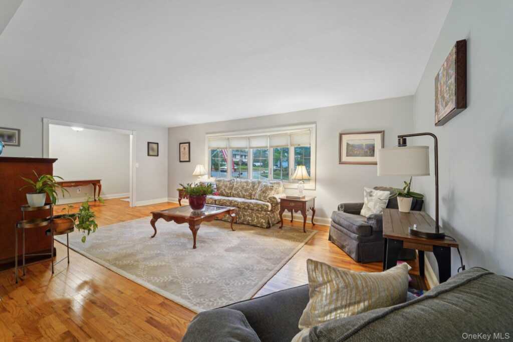 84 Townline Road, Nanuet, NY 10954 - Photo 4 of 44