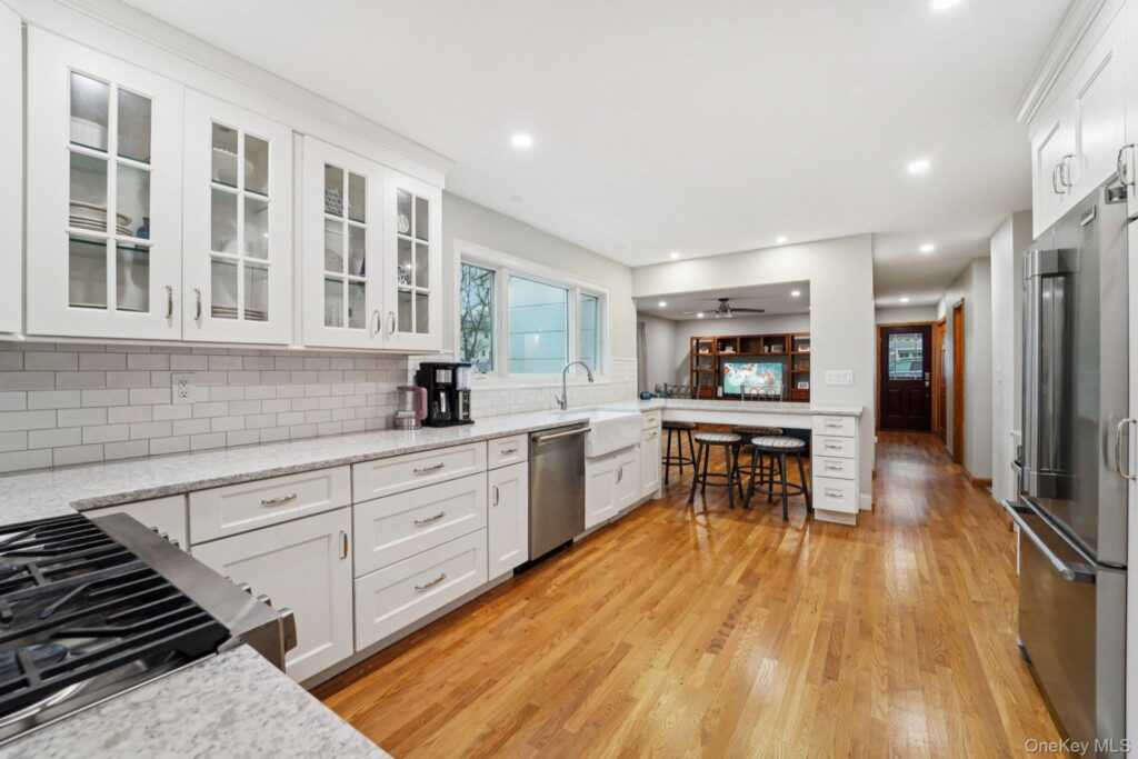 84 Townline Road, Nanuet, NY 10954 - Photo 7 of 44