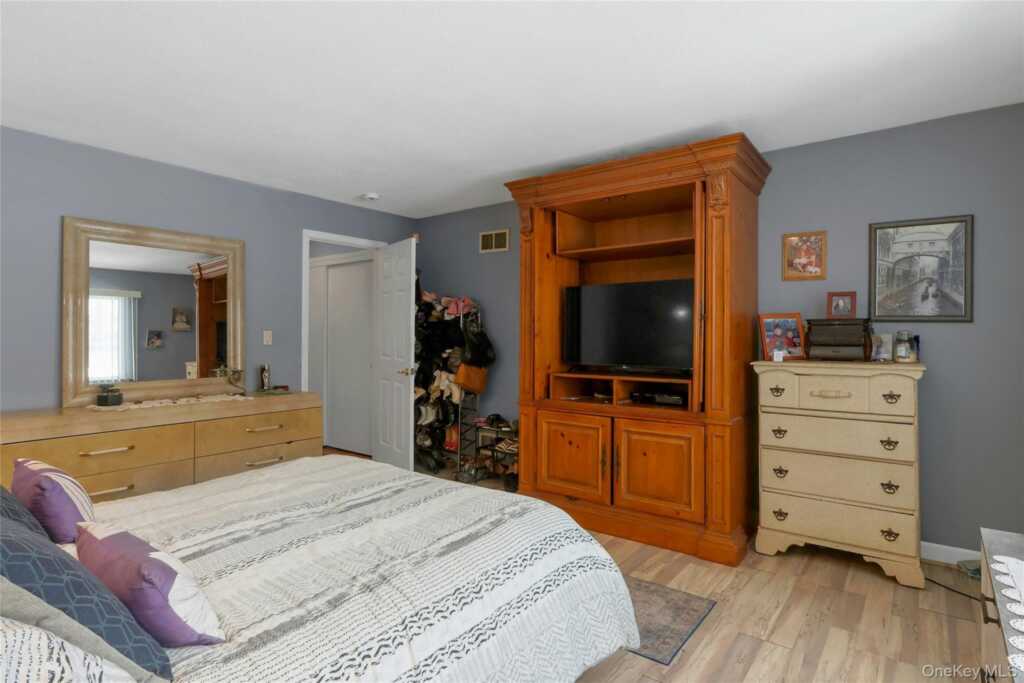 8 Windmill Lane, New City, NY 10956 - Photo 18 of 33