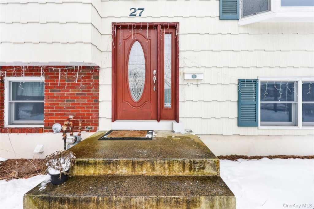 27 Rinne Road, Nanuet, NY 10954 - Photo 2 of 26