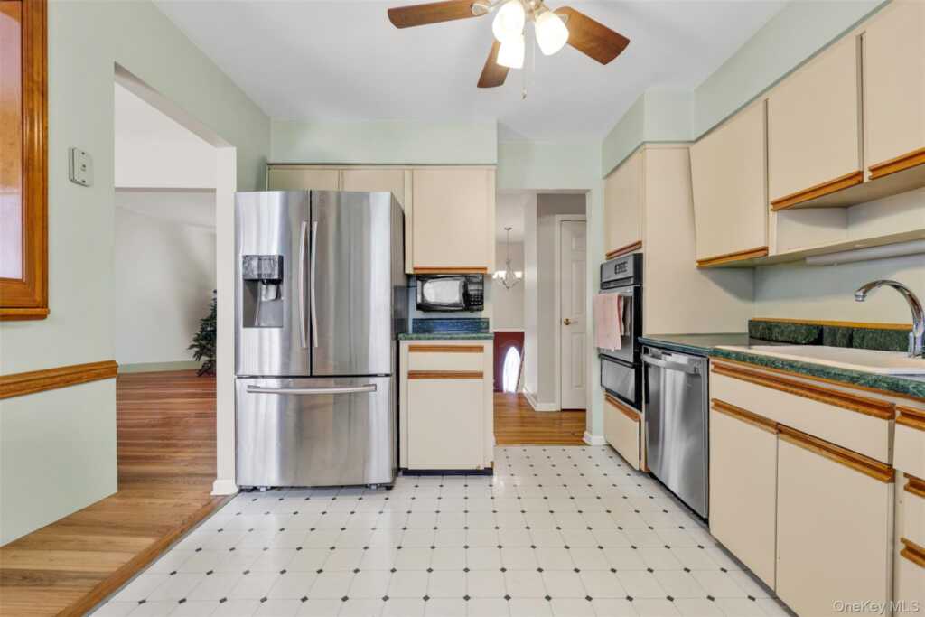 27 Rinne Road, Nanuet, NY 10954 - Photo 8 of 26