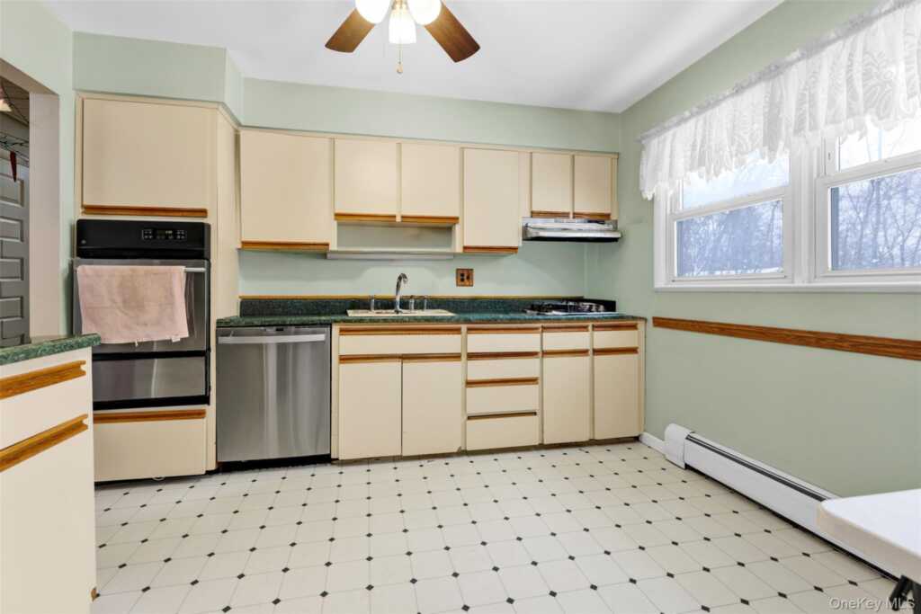 27 Rinne Road, Nanuet, NY 10954 - Photo 9 of 26