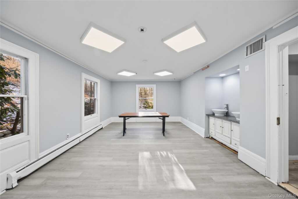 996 Haverstraw Road, Suffern, NY 10901 - Photo 10 of 50