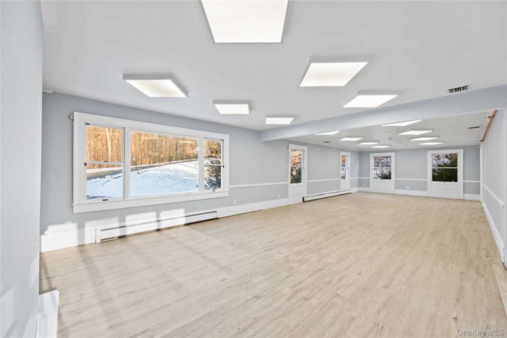 996 Haverstraw Road, Suffern, NY 10901 - Photo 4 of 50