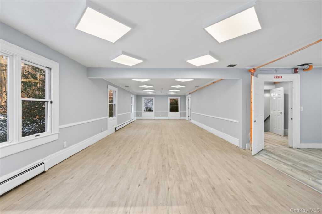 996 Haverstraw Road, Suffern, NY 10901 - Photo 5 of 50